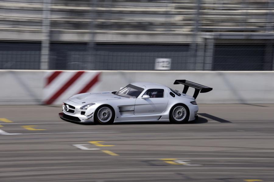  Mercedes-Benz SLS AMG GT3 2011 года  (фото 17 из 38)